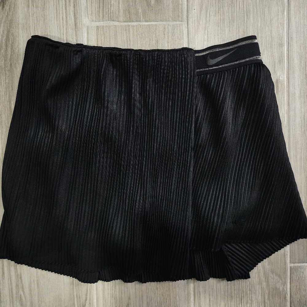 Nike flow black skirt